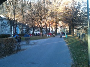 Die Zelte sind im Walther Park eingetroffen